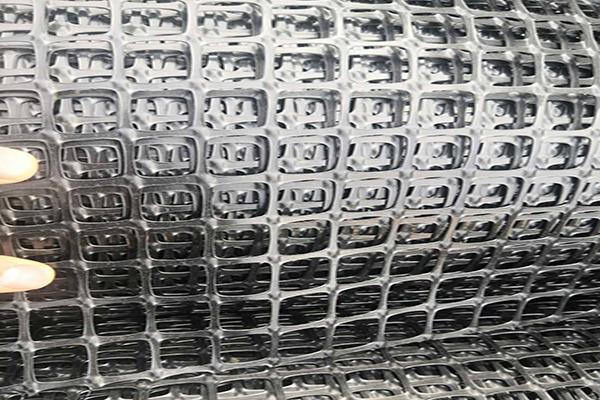一文看懂經(jīng)編滌綸土工格柵的施工要求 第1張