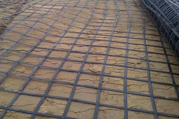 冬季與夏季鋪設(shè)土工格柵會有哪些不同效果呢？  第1張