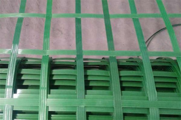 在路基截水溝出水口鋪設(shè)土工格柵有哪些注意事項(xiàng)呢？  第2張