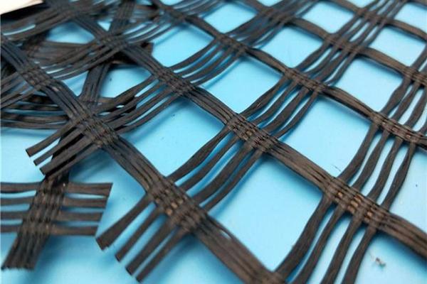 水泥混凝土路面施工，了解土工格柵的應(yīng)用方法  第2張