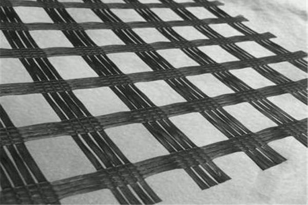 土工格柵與鋼筋哪個更牢固？鋪設究竟要選哪個？  第1張