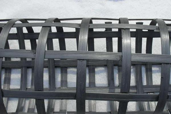 鋼塑土工格柵強(qiáng)度的影響因素解析 第1張