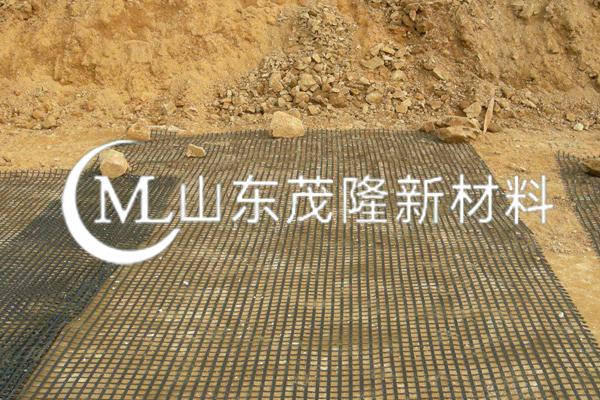 《養(yǎng)殖場(chǎng)項(xiàng)目》土工格柵施工
