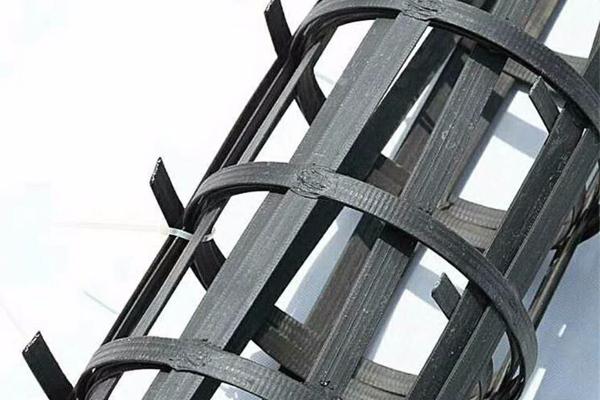 土工格柵鋪設方向是沿路基縱向嗎 第1張