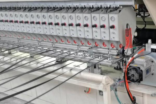 高韌性聚酯紗線集束土工格柵廠家有哪些，點(diǎn)這里查看  第1張