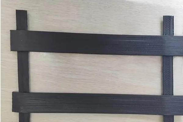 高韌性聚酯紗線集束土工格柵與三維土工網(wǎng)墊的區(qū)別 第3張